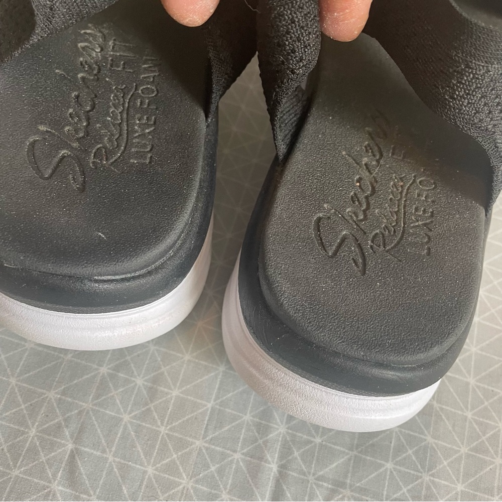 Skechers Relaxed Fit Luxe Foam Black Stretch Sandals 11 - Picture 5 of 7